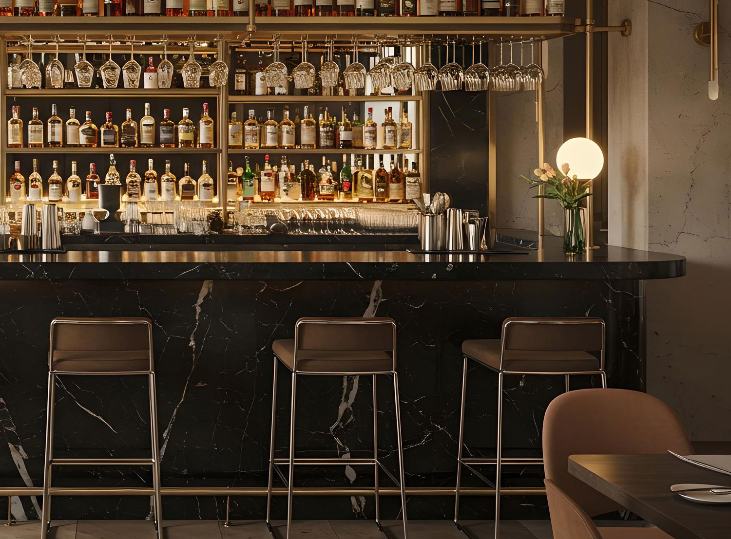 comptoir-de-bar-en-marbre-noir-planstone