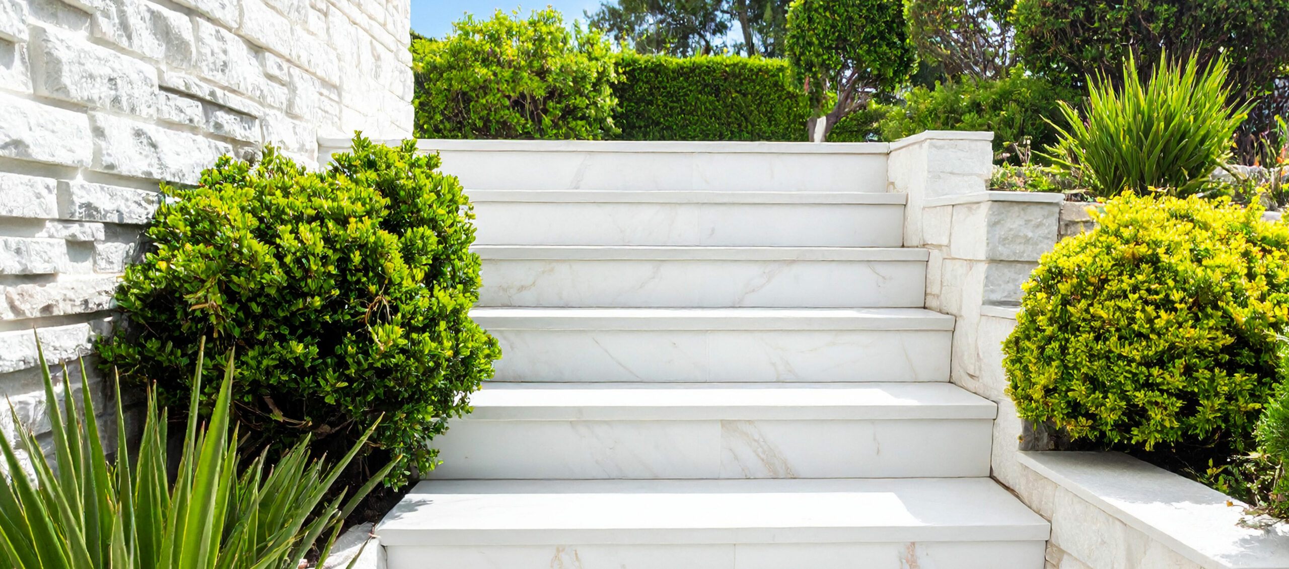 marches-escalier-jardin-terrasse-en-pierre-naturelle-noire--planstone